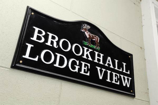 Brookhall Cottages リスバーン エクステリア 写真